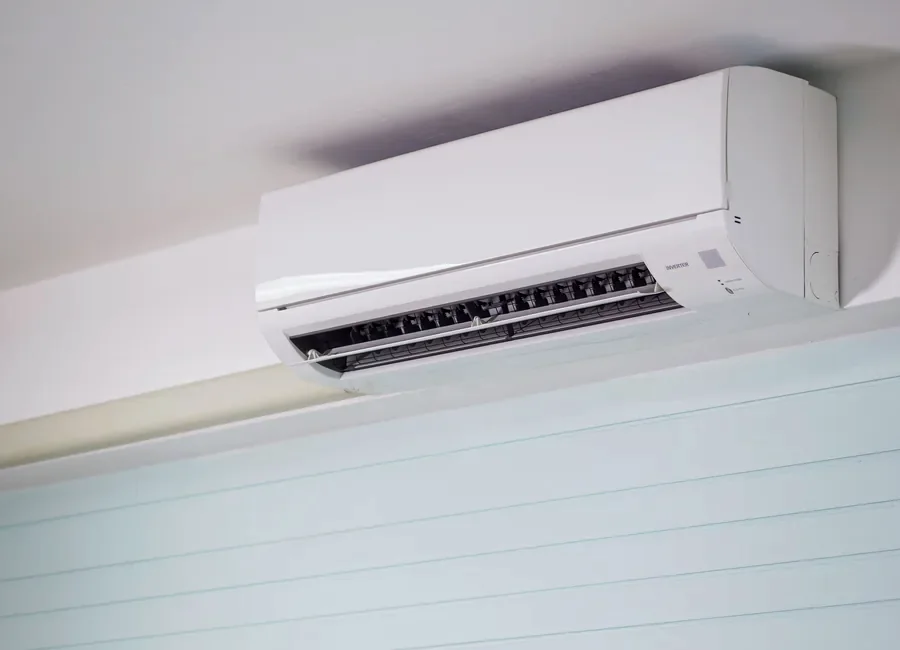 Equipo de climatización instalado en una vivienda